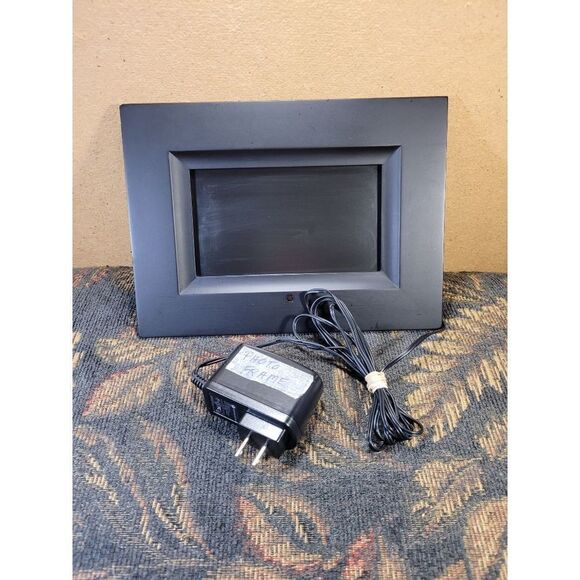 Studio 35 7 Inch Digital Photo Frame with Remote - Picture 1 of 15
